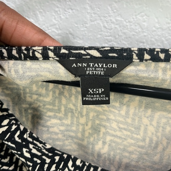 Ann.Taylor Women’s Sleeveless Belted Black Tan Graphic Dress Sz XSP Mini Elegant - Picture 3 of 7